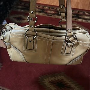 Light tan coach bag has one place on the bottom like in the photo bye thank you